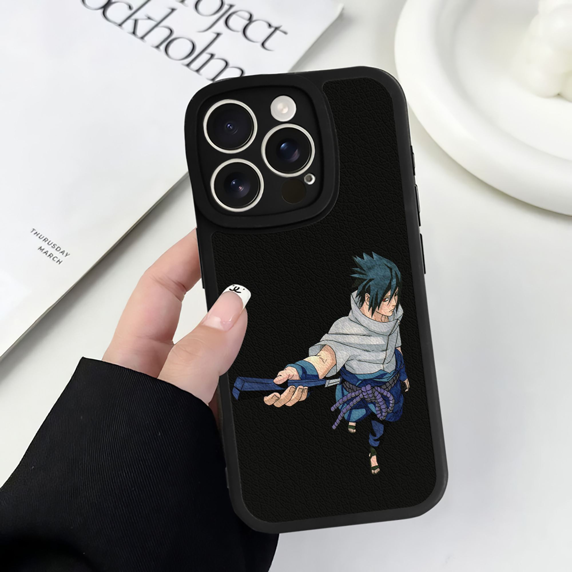 （画像用） NARUTO -ナルト- うちは サスケ Uchiha Sasuke 【iPhone 16シリーズ対応】シリコンスマホケース（レザー調） 材質：シリコン